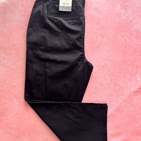 STYLUS Pants - STYLUS Black Capris Sleek and Sturdy Design